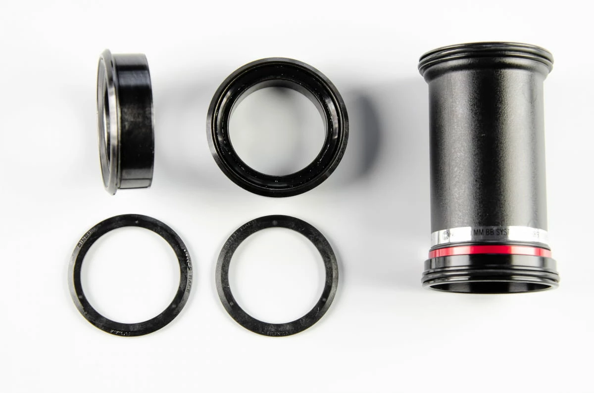 Race Face Movimento Centrale CINCH 30mm BB124 - Doppia Fila - EXT.SEAL AM19